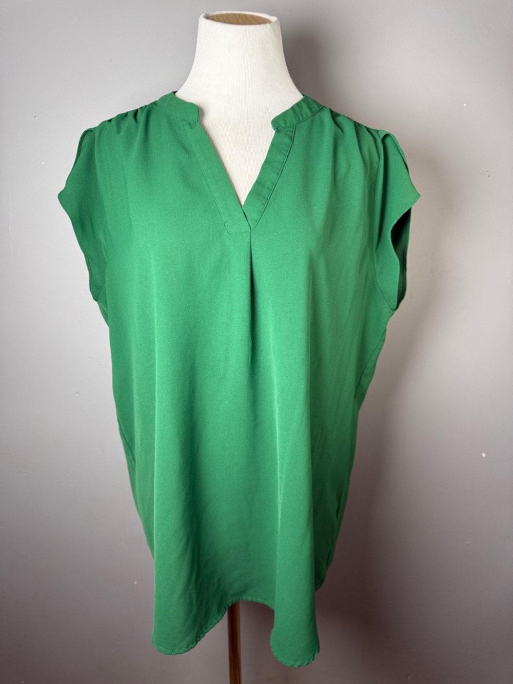Women’s Green Split-Neck Cap Sleeve Top